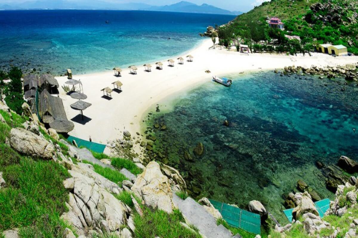 Vịnh Nha Trang - Một trong những vịnh biển đẹp nhất thế giới